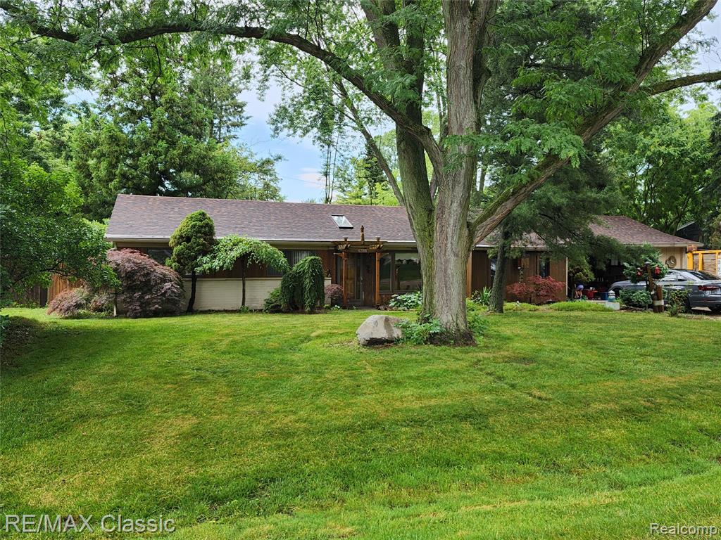 6388 Hermana Road, West Bloomfield, MI 48324 — Photo 21