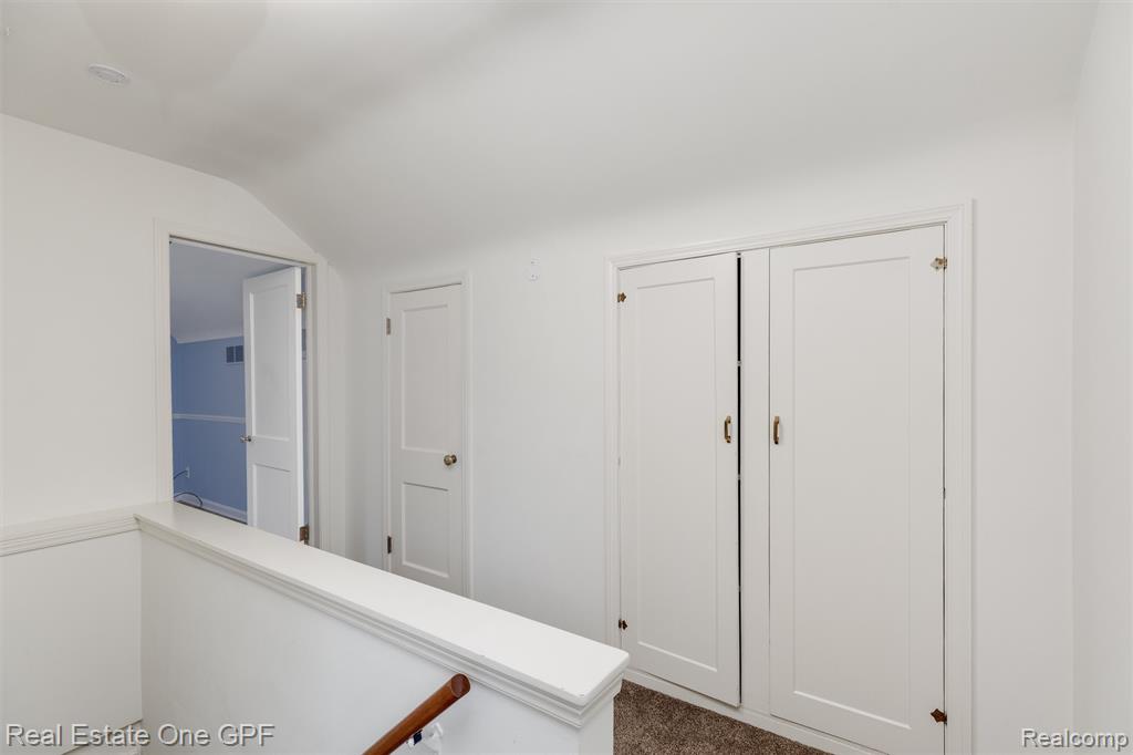 1488 Roslyn Road, Grosse Pointe Woods, MI 48236 — Photo 20