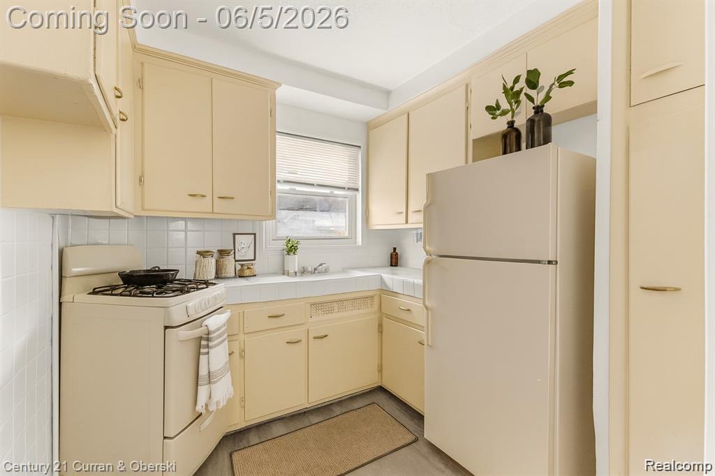 2255 Webb Street, Detroit, MI 48206 — Photo 9
