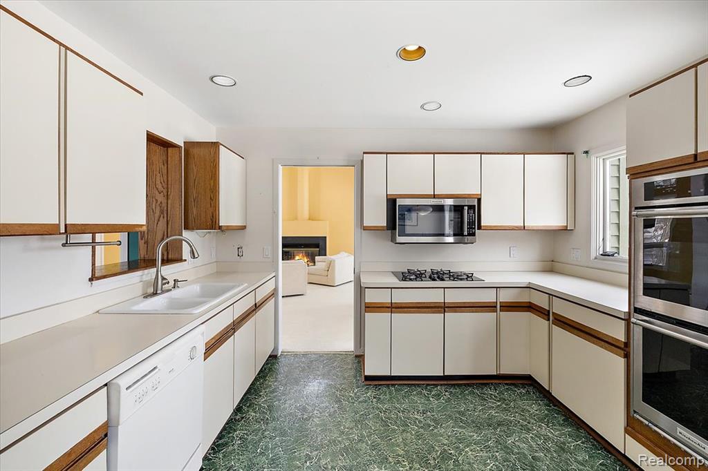 757 Woodlea Court, Birmingham, MI 48009 — Photo 10