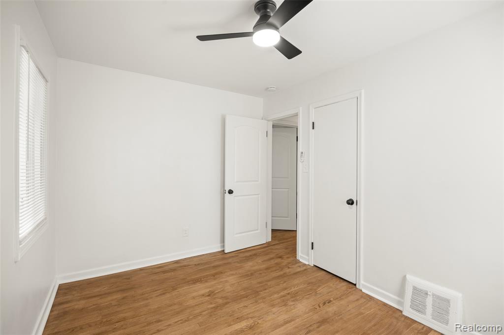 24691 Kipling Street, Oak Park, MI 48237 — Photo 12