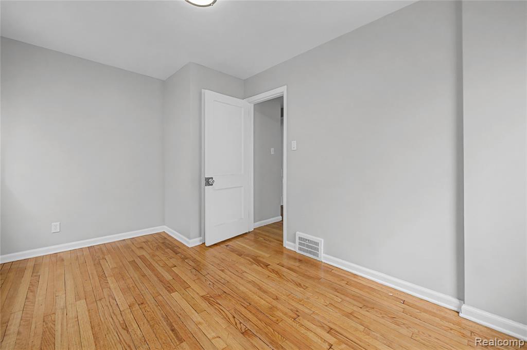 516 E Granet Avenue, Hazel Park, MI 48030 — Photo 13