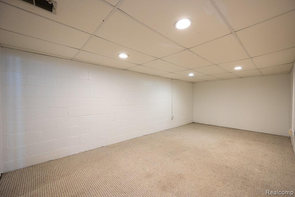 620 CATALPA Drive, Royal Oak, MI 48067 — Photo 15