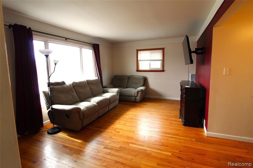 32474 Leona Street, Garden City, MI — Photo 8
