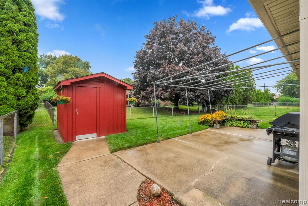 42917 Freeport Drive, Sterling Heights, MI 48313 — Photo 43