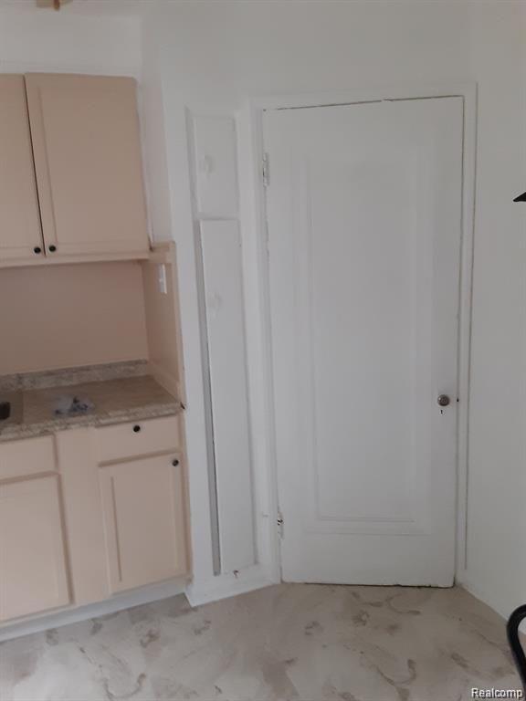 7021 Curtis Street, Detroit, MI 48221 — Photo 10