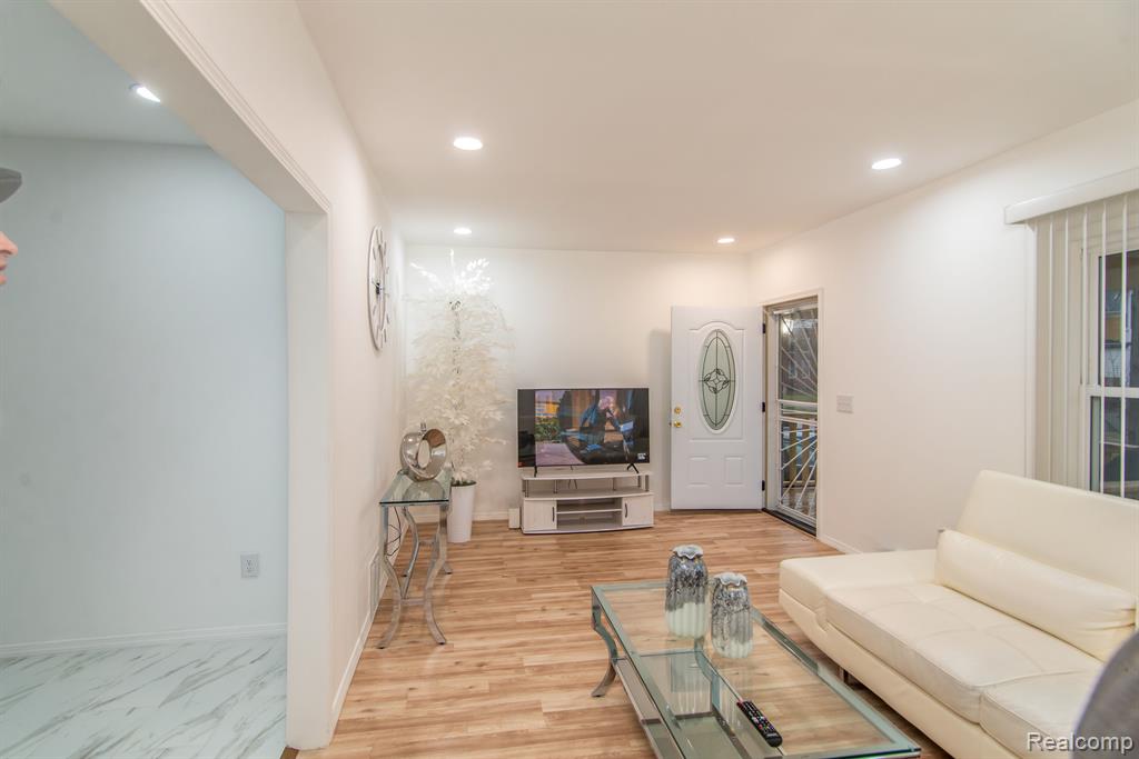 625 HORTON Street, Detroit, MI 48202 — Photo 21
