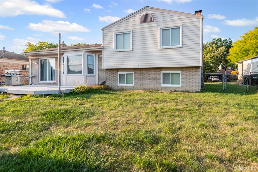 5216 Peekskill Drive, Sterling Heights, MI 48310 — Photo 16