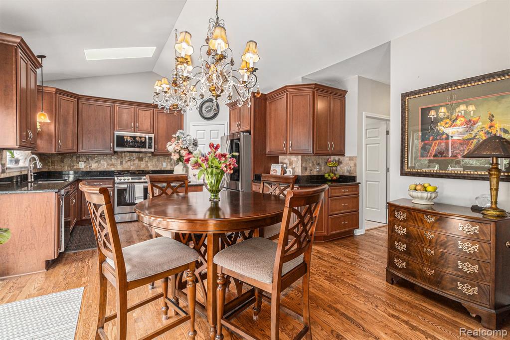 6439 Cohoctah Road, Fenton, MI 48430 — Photo 8
