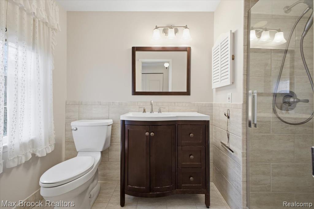 5956 Pinecroft Drive, West Bloomfield, MI — Photo 28