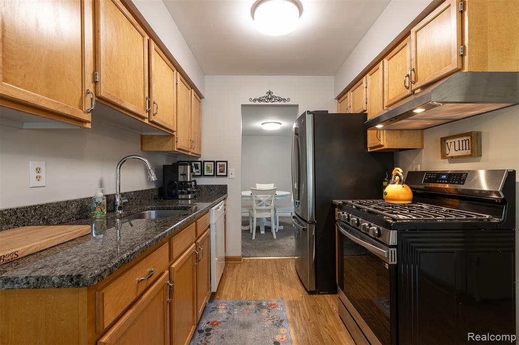 42126 Pellston Drive, Northville, MI 48167 — Photo 10