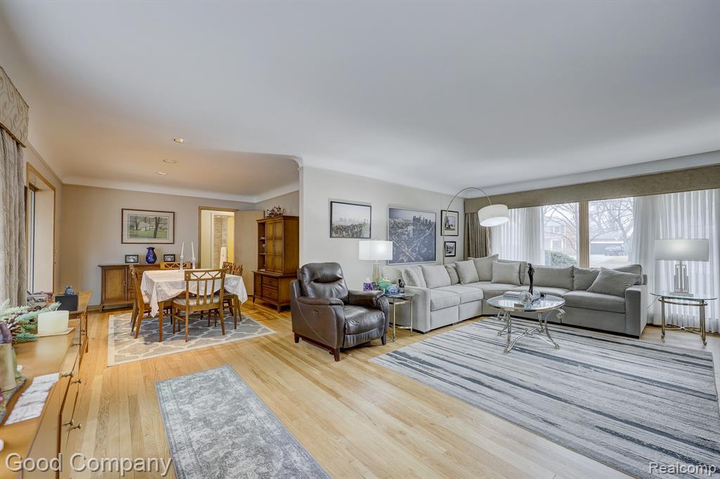1557 Lochmoor Boulevard, Grosse Pointe Woods, MI 48236 — Photo 2