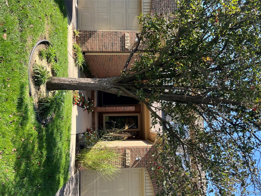 9065 Newport Way, 19, Livonia, MI 48150 — Photo 2