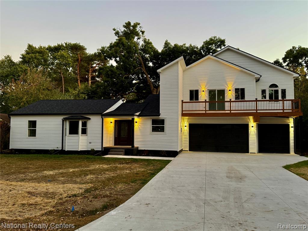 4741 Maycrest Drive, Waterford, MI 48328 — Photo 2
