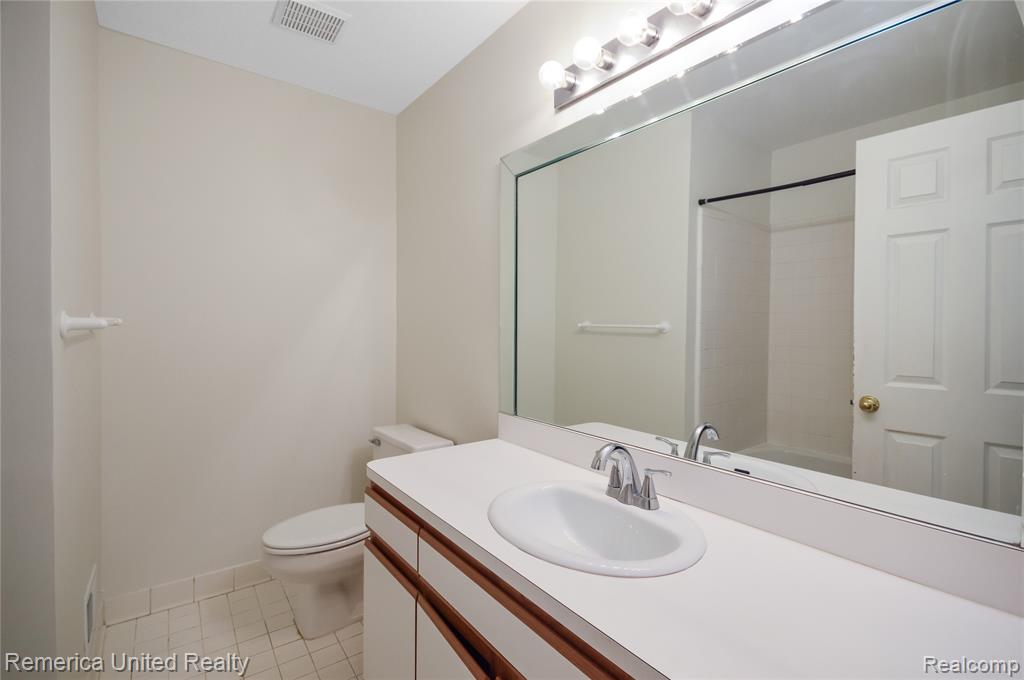 263 Whispering Hill, Commerce Twp, MI 48390 — Photo 18