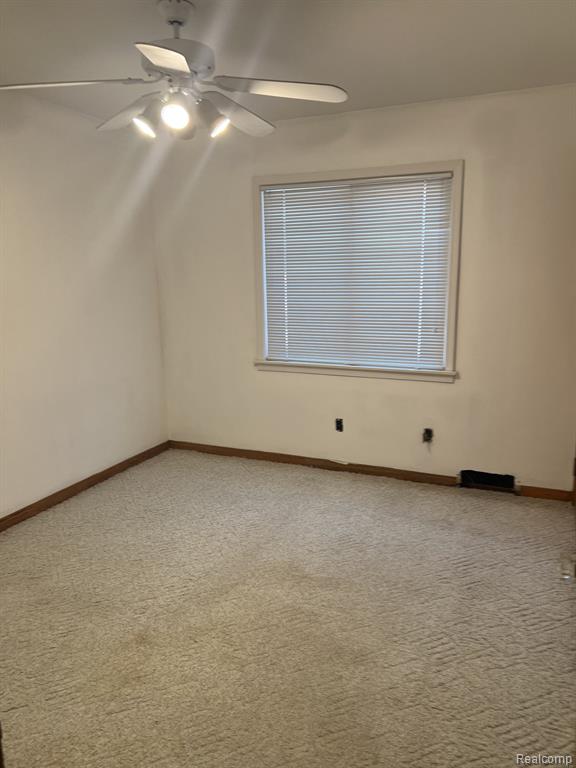 8460 Riverview Street, Dearborn Heights, MI 48127 — Photo 7