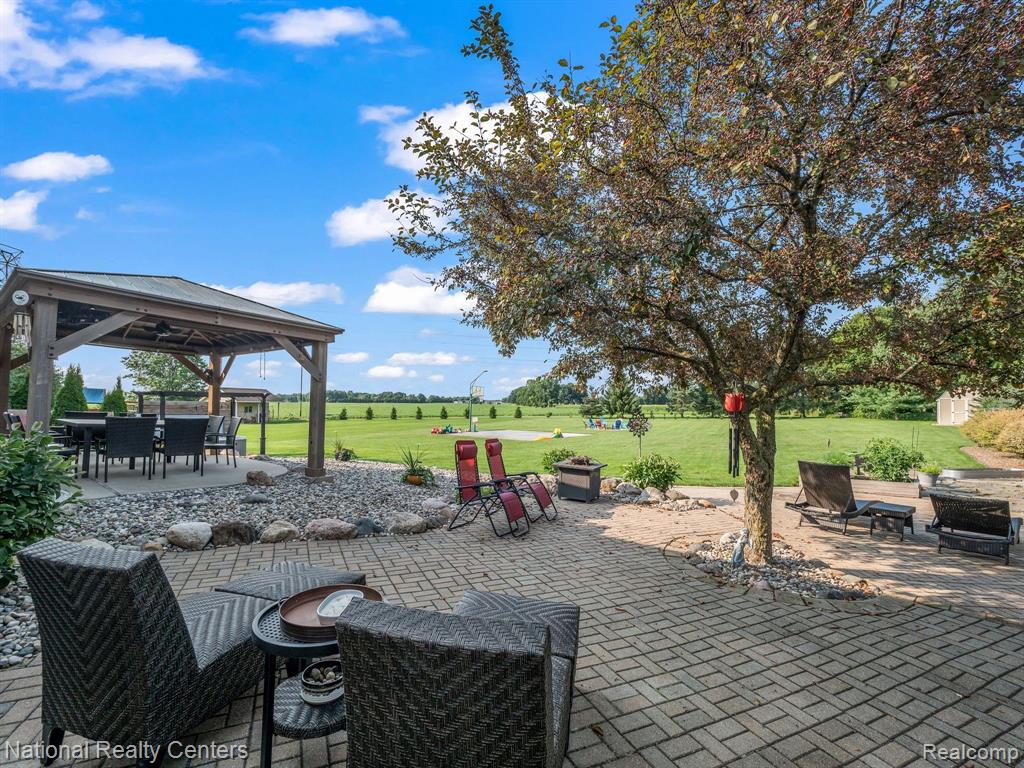 391 MCINTOSH, Almont, MI 48003 — Photo 9