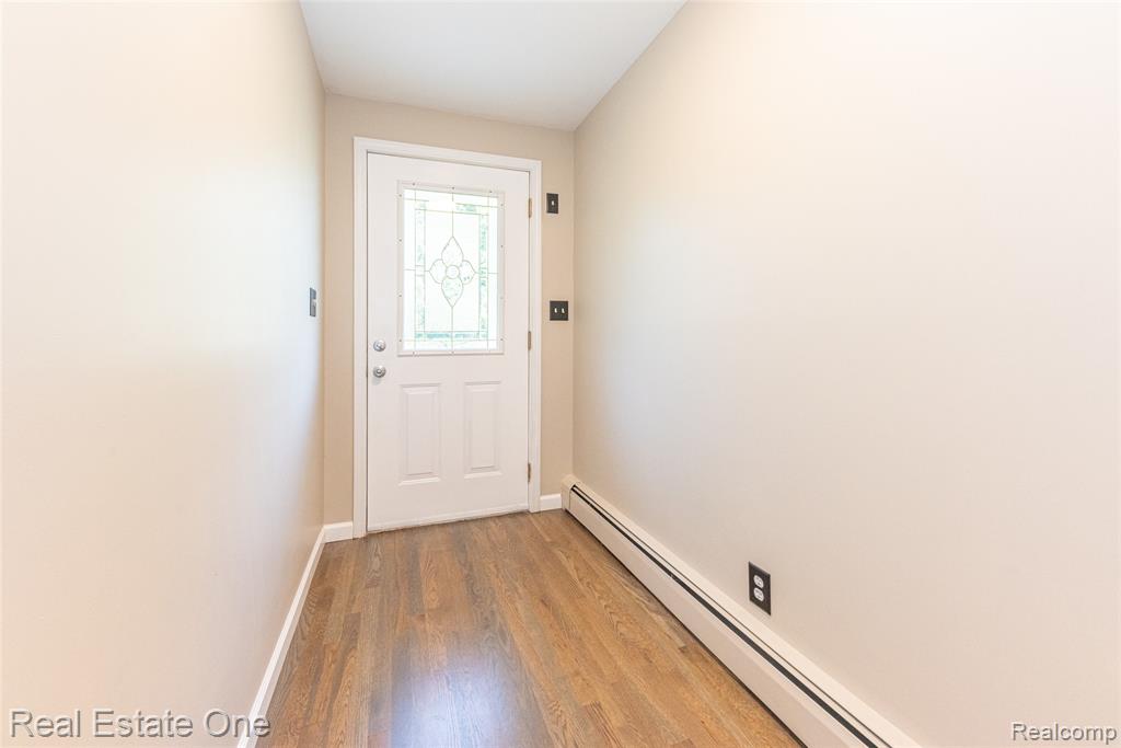 912 N Wixom Road, Wixom, MI 48393 — Photo 5