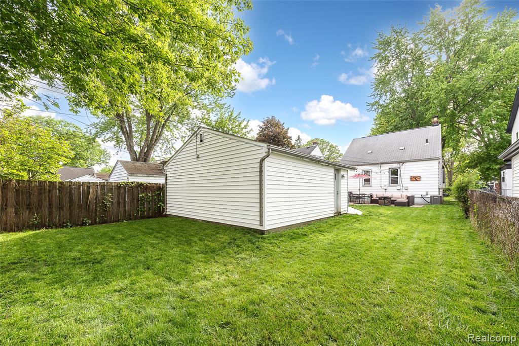 417 Helene Avenue, Royal Oak, MI 48067 — Photo 35