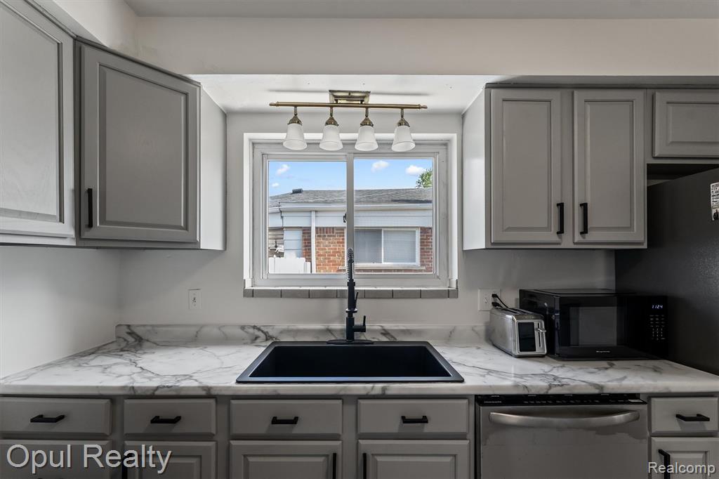 7799 Gary Avenue, Westland, MI — Photo 4