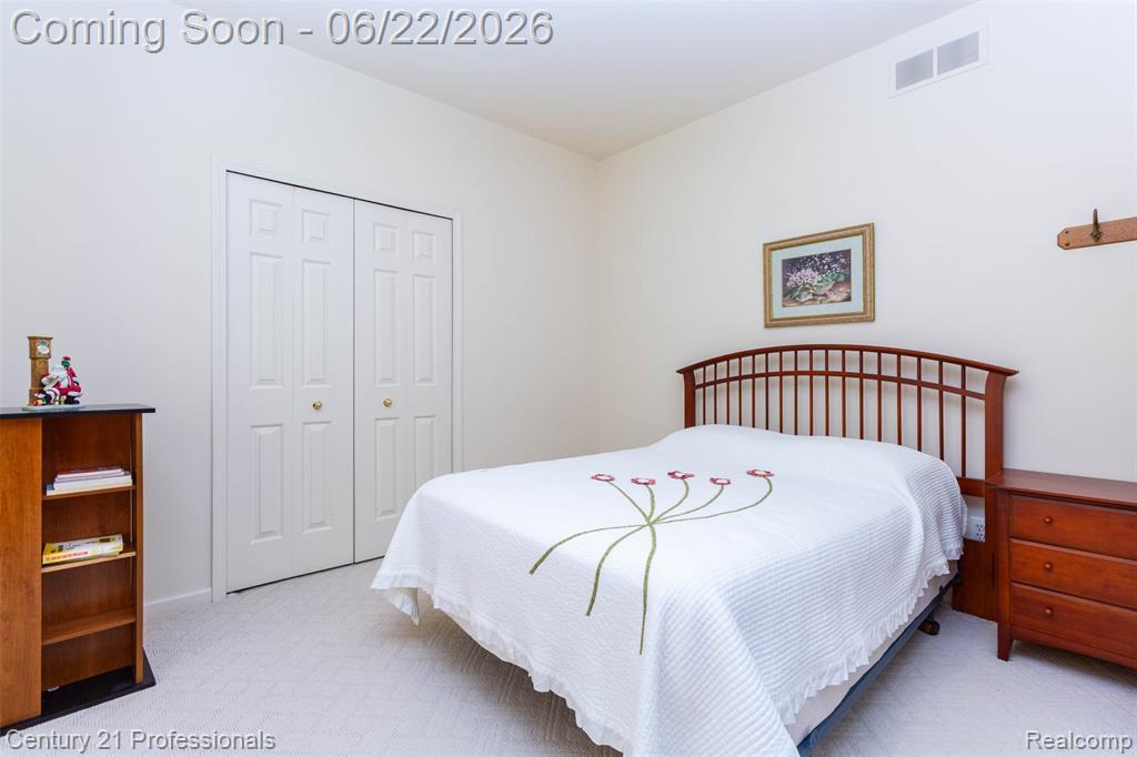 8225 Brookstone Lane, Clawson, MI 48348 — Photo 36
