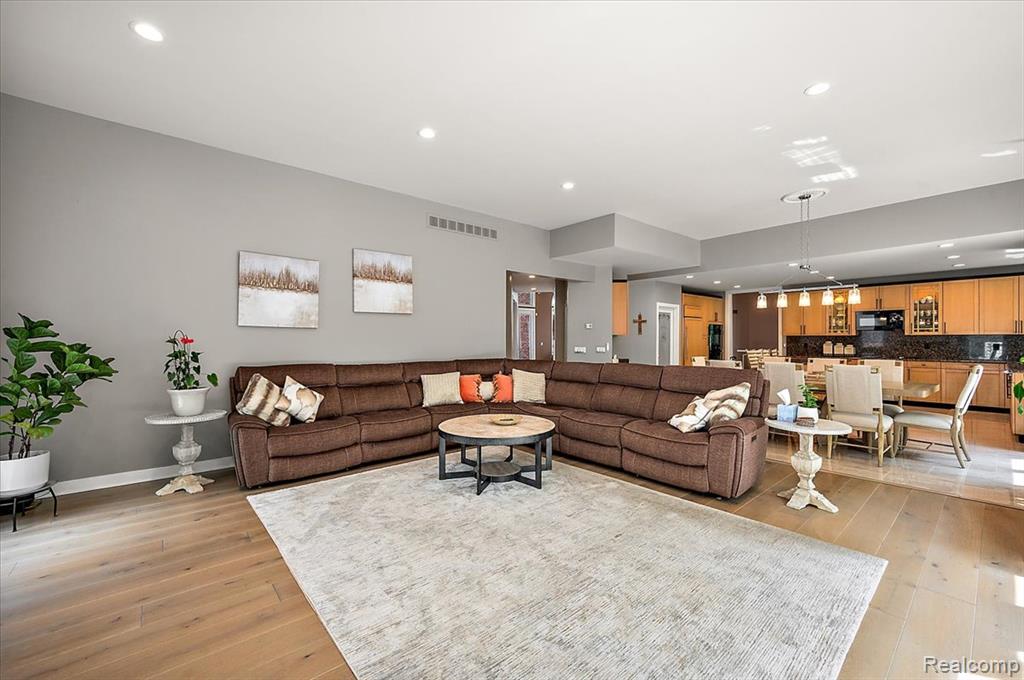 6280 Branford Drive, West Bloomfield, MI — Photo 32