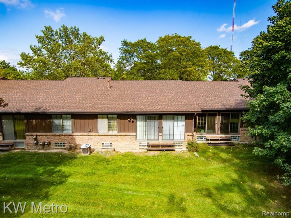 27173 CUMBERLAND Court, Southfield, MI 48033 — Photo 26