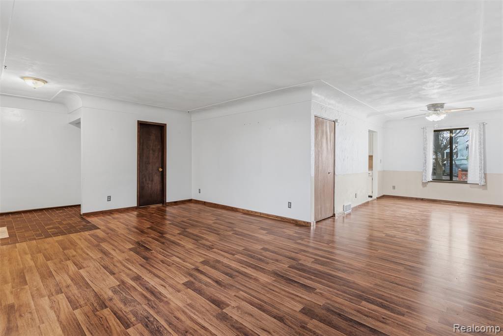 5037 W Court Street, Flint, MI 48532 — Photo 5