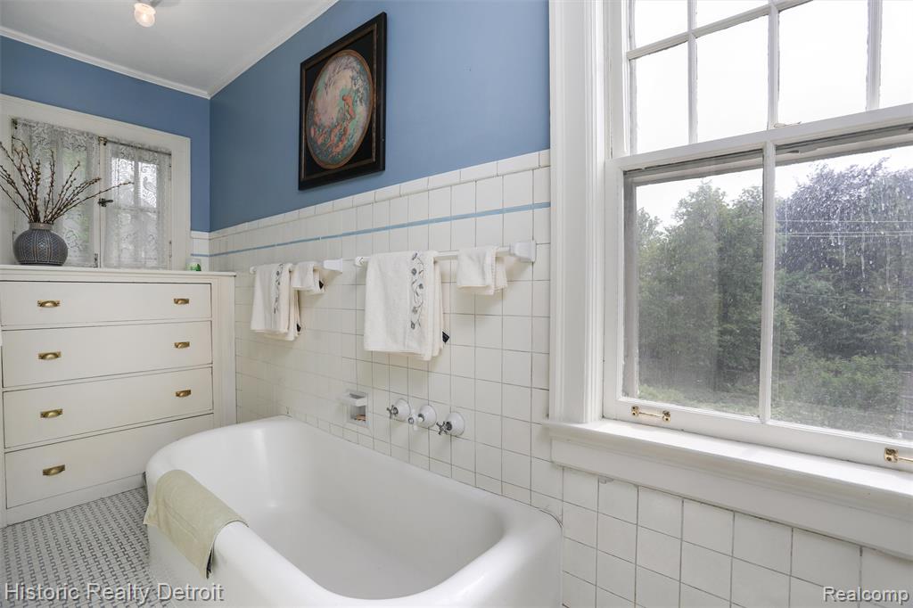 1027 Burns Street, Detroit, MI 48214 — Photo 27