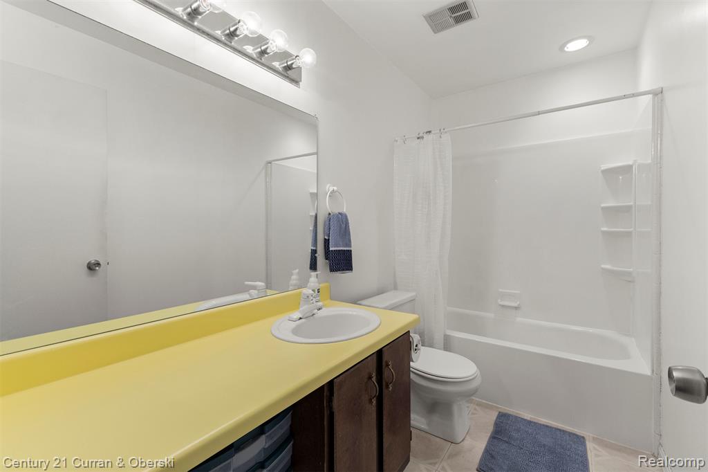 910 Chestnut Hill Drive, # E, Auburn Hills, MI 48326 — Photo 26