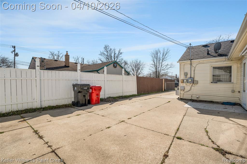 26414 Waldorf Street, Roseville, MI 48066 — Photo 25