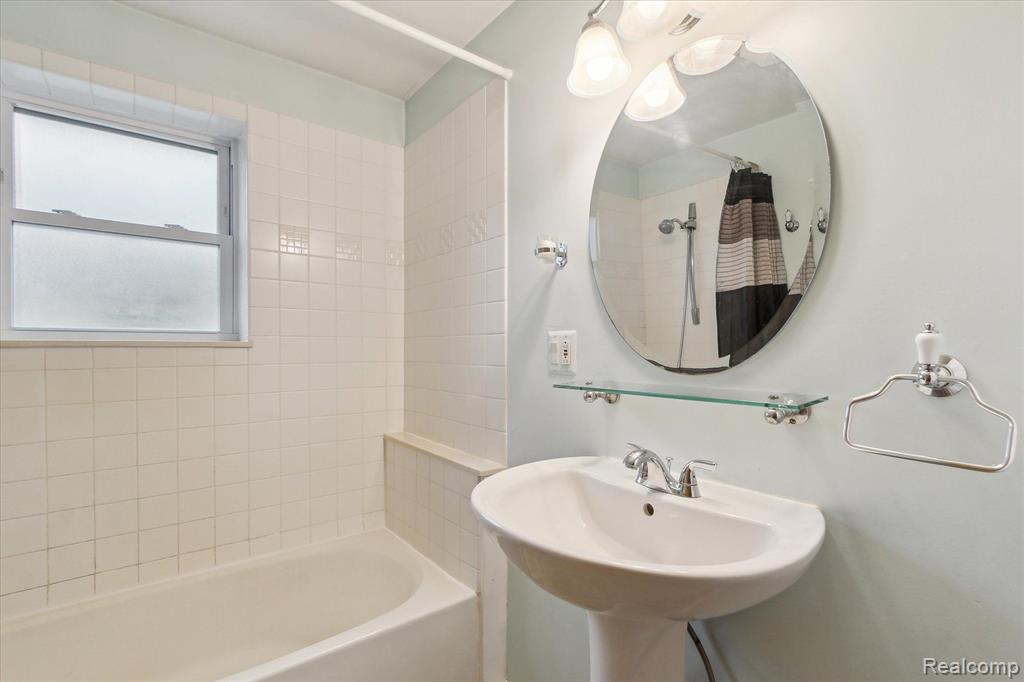 8461 CASCADE Street, Commerce Twp, MI 48382 — Photo 18