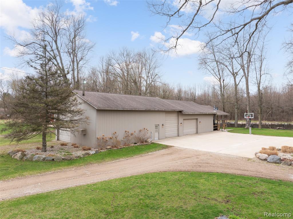 9247 Schrepfer Road, Howell, MI 48855 — Photo 26