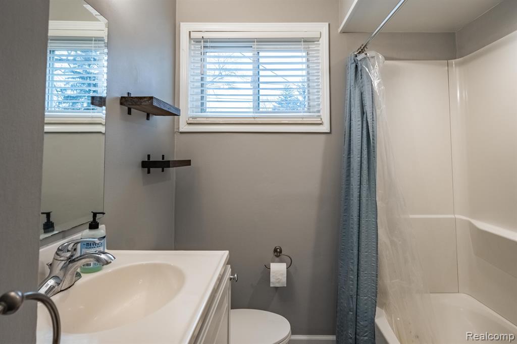 715 N DORCHESTER Avenue, Royal Oak, MI 48067 — Photo 20