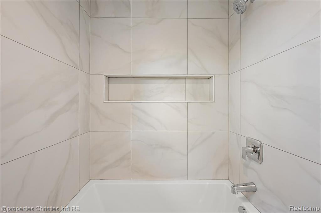 4217 Mankato Avenue, Birmingham, MI 48073 — Photo 46