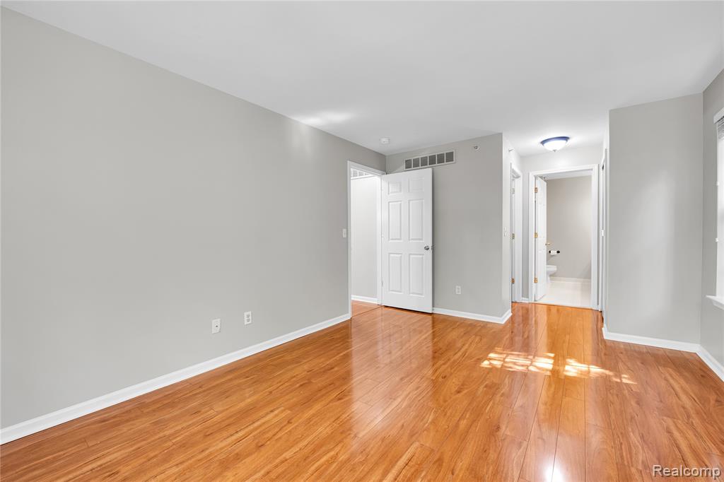 10104 Jasmine Drive, Walled Lake, MI 48390 — Photo 16