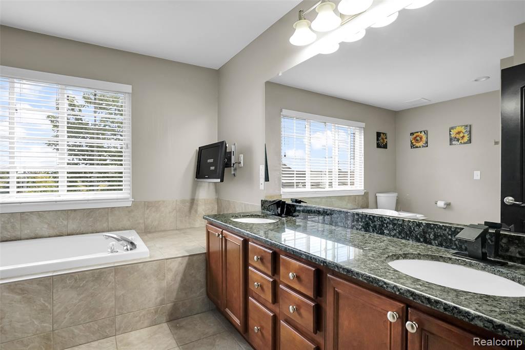 30182 Magnolia Dr Magnolia Drive, New Hudson, MI 48165 — Photo 28
