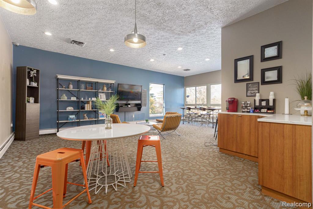 930 VILLAGE GREEN Lane, Waterford, MI 48328 — Photo 16