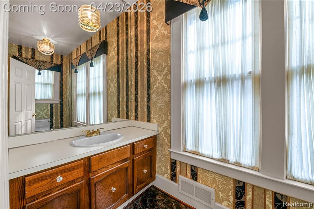 685 W Bethune Street, Detroit, MI 48202 — Photo 15