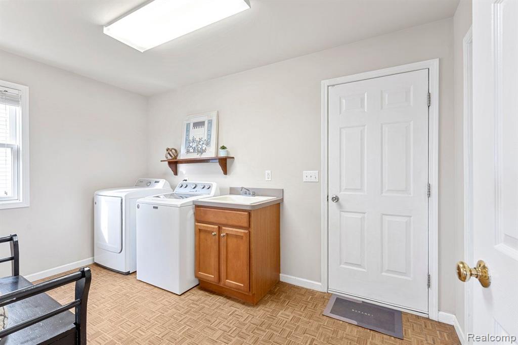 348 PEMBROKE Drive, Saline, MI 48176 — Photo 16