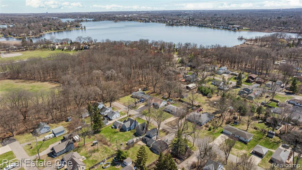 4058 Lomley Avenue, Waterford, MI 48329 — Photo 44
