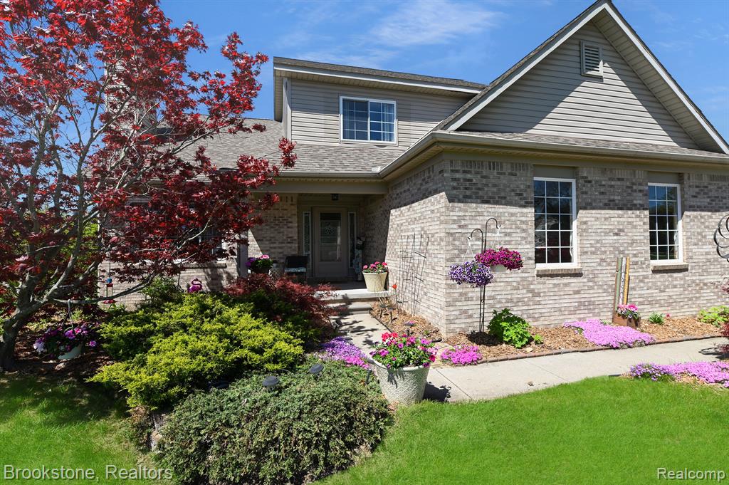 8344 DEER CREEK Court, Grand Blanc, MI 48439 — Photo 2