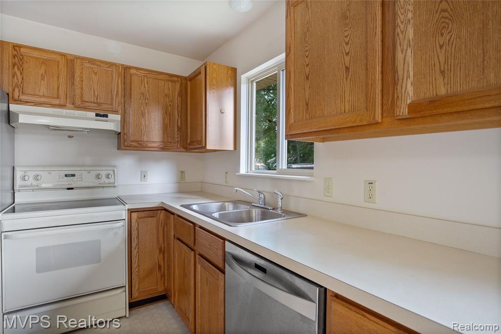 4636 Jerome Road, Clarkston, MI — Photo 8