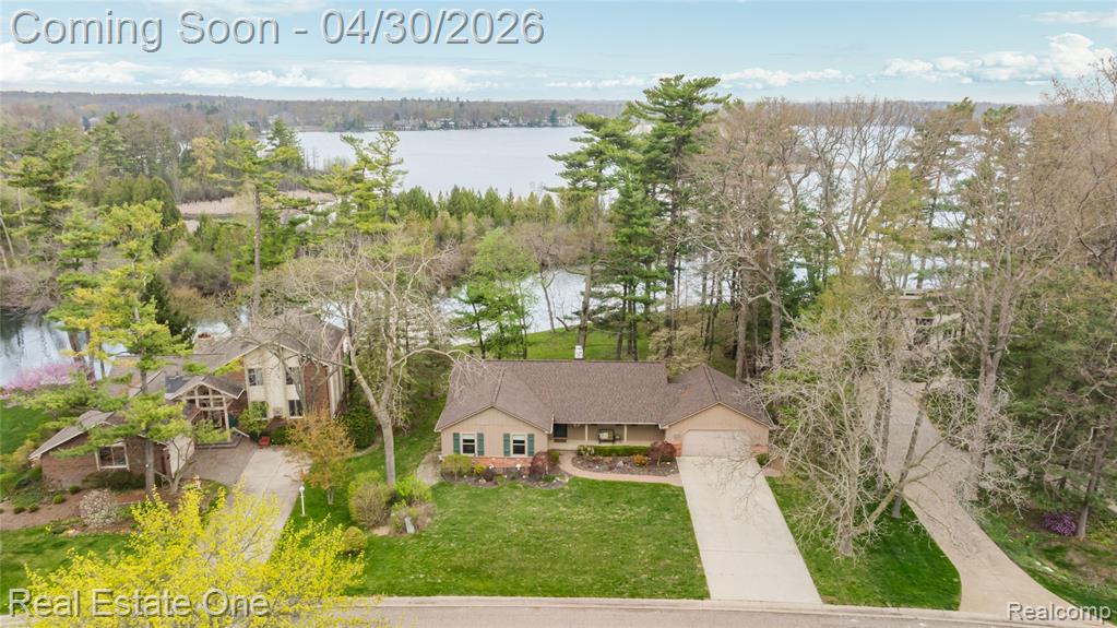 2748 Armstrong Drive, Lake Orion, MI — Photo 17