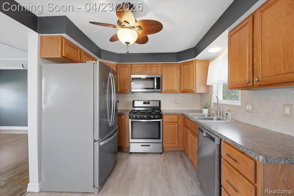 4008 Woodmere Drive, Waterford, MI 48329 — Photo 10