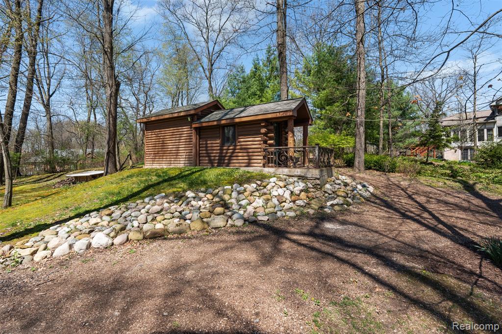 561 Valley Drive, Milford, MI 48381 — Photo 57