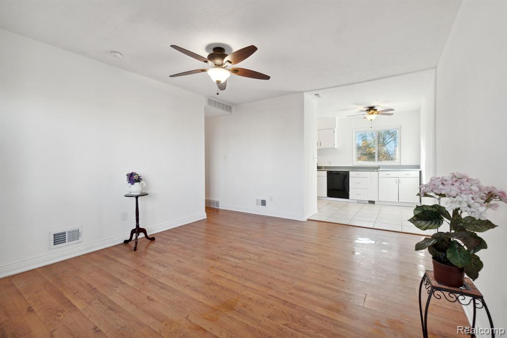 324 EAST Street, Holly, MI 48442 — Photo 12