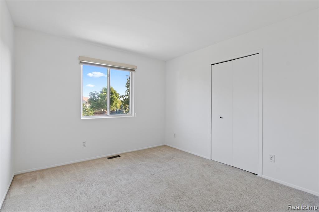 758 Pine Ridge Lane, Madison Heights, MI 48071 — Photo 23