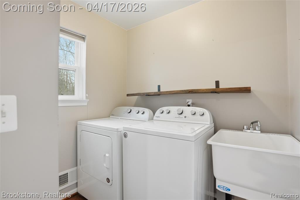 569 Cove View Drive, Waterford, MI 48327 — Photo 18