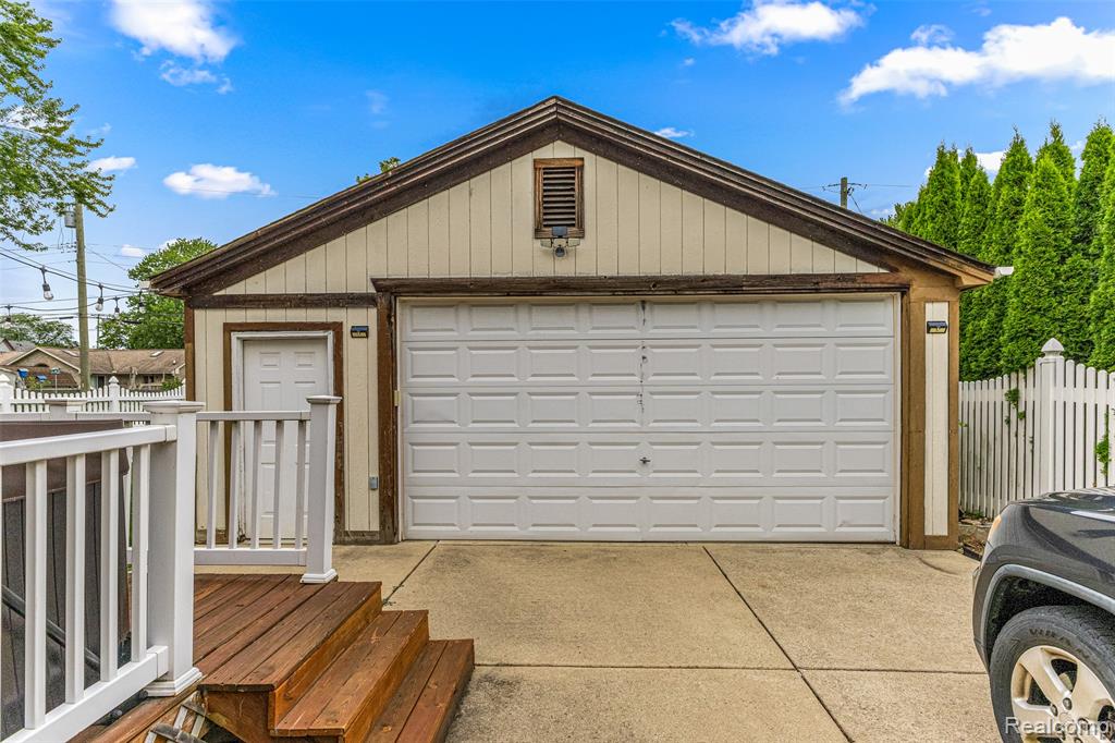 524 Orchard Street, Wyandotte, MI 48192 — Photo 31